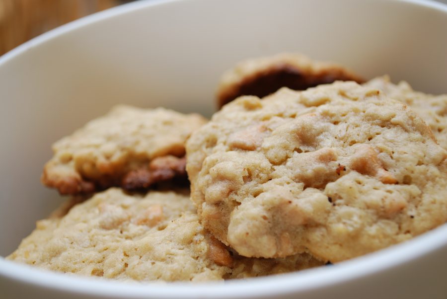 Oatmeal_cookies_with_peanut_butter_and_butterscotch_chips